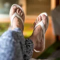 Atenție, turiști! În aceste destinații din Europa poți fi amendat cu 2.500 euro dacă porți șlapi