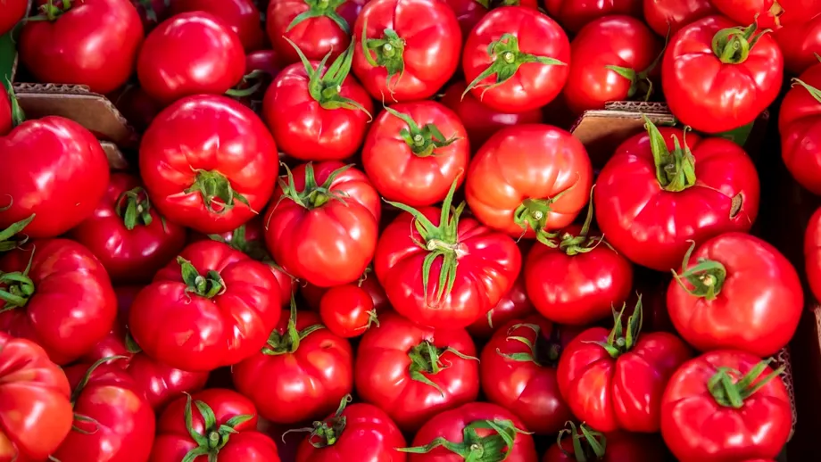 Secretul roșiilor cu adevărat gustoase. Semnele care arată că ai ales un fruct plin de aromă