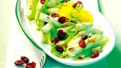 Salată de sparanghel cu fructe uscate