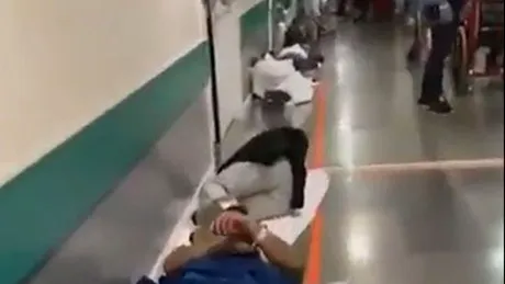 Imagini terifiante în spitalele din Spania: oameni care tuşesc, întinşi pe jos, pe cearşafuri