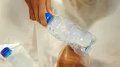 Atenție la sticla de apă reutilizabilă! Cum te poate îmbolnăvi dacă nu o cureți corect