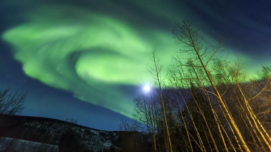 O furtună solară uriașă se îndreaptă spre Pământ: Urmează un spectacol cosmic și posibile perturbații electrice