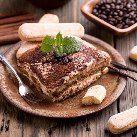 Tiramisu clasic cu Hochland Mascarpone / Desert italian cremos