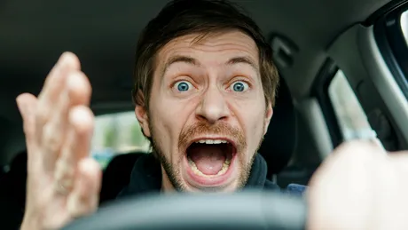 Agresivitatea la volan, domolită de un odorizant. Ce parfum să ai în mașină ca să fii mai calm
