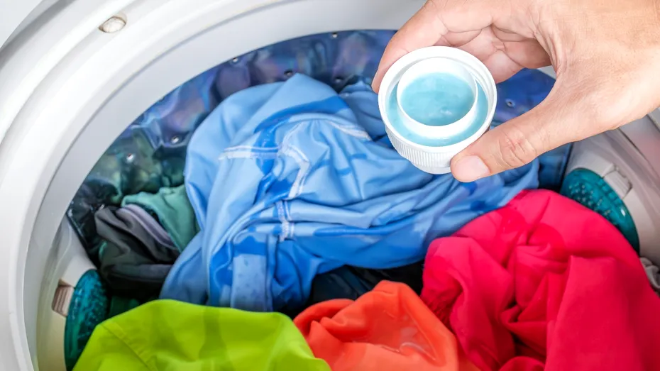 Cu ce să înlocuiești balsamul de rufe. Soluția care nu conține chimicale