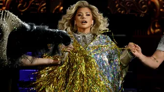 Cum arată Loredana Groza în costum de baie la 55 de ani: diva se relaxează în Maldive alături de mama și fiica ei / FOTO