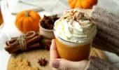 Cafea cu dovleac, o simfonie de arome de toamnă. Cum să faci acasă pumpkin spice latte