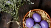 Tradiții și obiceiuri în a doua zi de Paște. De ce se stropesc gazdele cu parfum