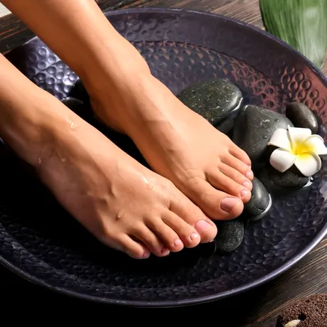 Cum să îți faci pedichiura perfectă acasă. Pași simpli pentru rezultate ca la salon