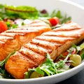Fructul pe care să-l adaugi neapărat când gătești somon la cuptor. Preparatul va fi mult mai fraged și delicios
