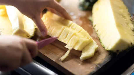 De ce e bine să mănânci ananas după mesele bogate în grăsimi