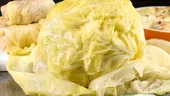 Cum prepari varză murată la apartament dacă nu ai butoi? Metoda rapidă dacă vrei murături delicioase