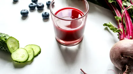 Cum poți transforma un program riguros de detox într-un stil de viață: 5 schimbări blânde