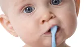 Cum îi învăţăm pe cei mici să se spele pe dinţi