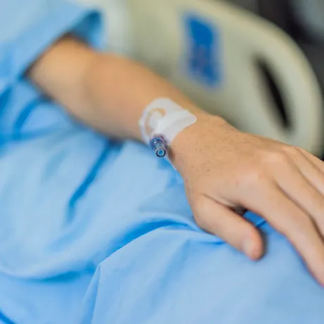 O tânără de 23 de ani a murit după ce a refuzat chimioterapia. Medicii i-au zis că va supraviețui, dar mama ei nu a acceptat tratamentul fiicei sale