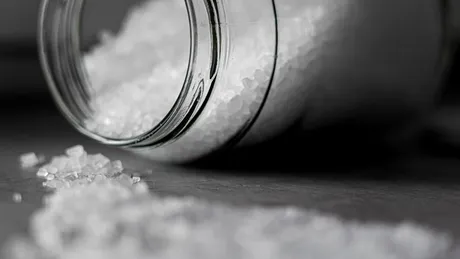 Excesul de sare: consecințe și motive pentru care trebuie să reduci chiar acum consumul acesteia