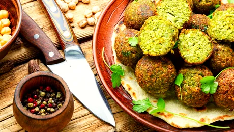 Mănânci falafel? Cum să îl savurezi într-un mod echilibrat și sănătos, mai ales că e prăjit