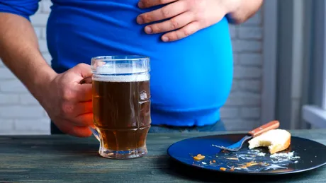 Circumferința taliei, un indicator-cheie al riscului cardiovascular. Cum modifică „burta de bere” inima la bărbați