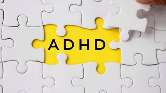 ADHD la femei: de ce este diagnosticat atât de târziu și cum poate arăta în realitate