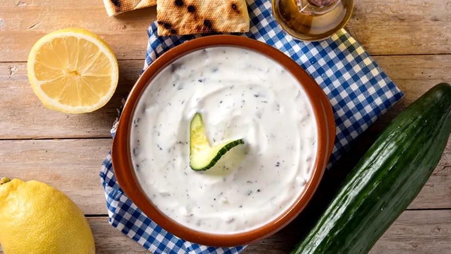Rețeta autentică pentru tzatziki. Sosul grecesc care te va cuceri în această vară