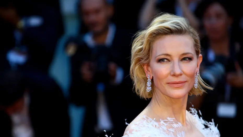 Divă pe covorul roșu, gospodină acasă. Cate Blanchett se trezește la 5 ca să-și hrănească găinile