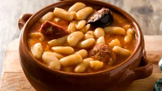 Cum să faci tocana spaniolilor cu slănină și sângerete. Rețeta pas cu pas