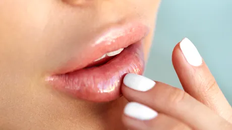 Buze uscate și crăpate- ce tipuri de balsam de buze ar trebui evitate cu orice preț?