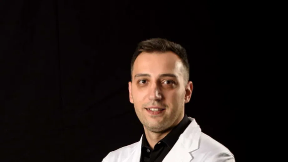 Te dor umerii? Dr. Radu Paraschiv explică din ce cauze se instalează durerea şi când este cazul să mergi la ortoped
