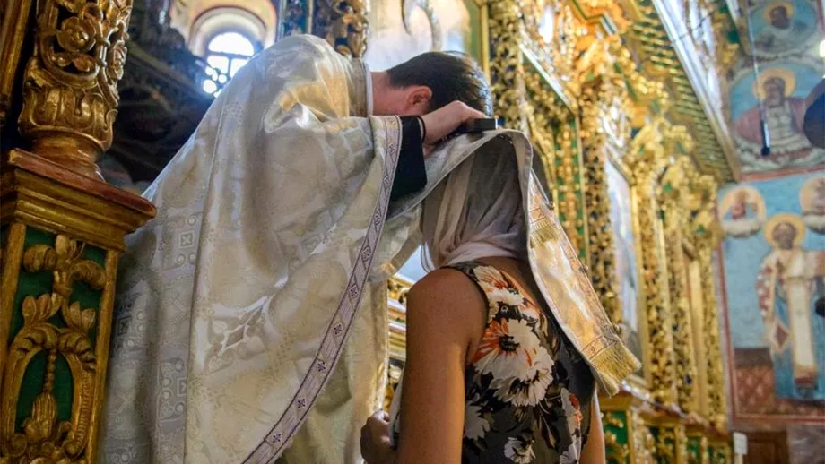 Singurele 4 păcate pentru care preoții creștin-ortodocși nu te primesc la împărtășanie, în România
