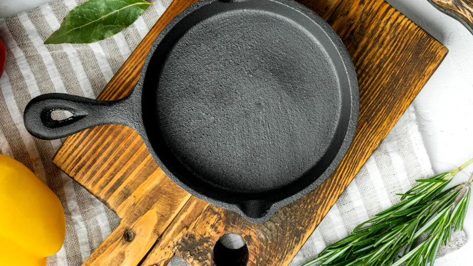 Ce să nu gătești niciodată în tigăile de fontă