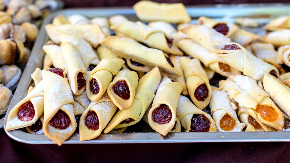 Cornulețe fragede cu gem, exact ca în copilărie. Rețeta tradițională a bunicii