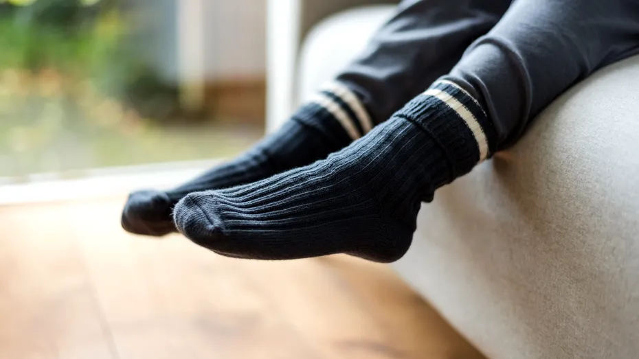 Ai picioarele reci tot timpul? Leacuri băbești și remedii naturale