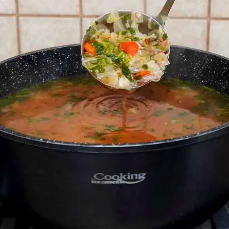 Cu ce să acrești ciorba, dacă ai uitat să cumperi borș sau lămâie. Ingredientul salvator la care nu te-ai fi gândit