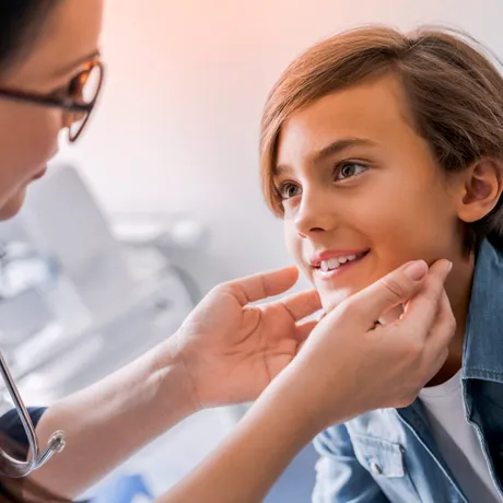 Laringita la copii. Primele simptome pe care părinții nu ar trebui să le ignore și când este necesar consultul medical