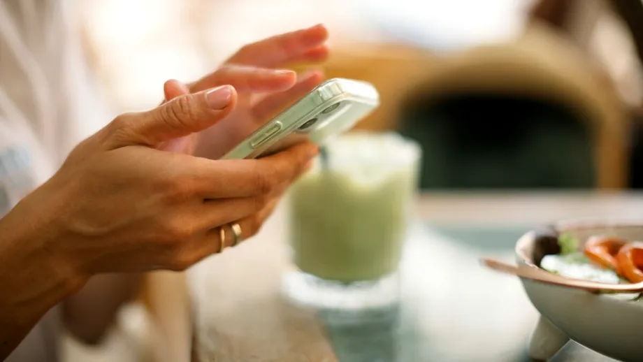 Un medic de la Harvard a dezvăluit care este băutura care distruge pe loc celulele canceroase. E foarte populară în România