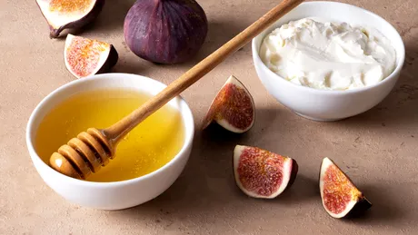 Cea mai PERICULOASĂ brânză. E plină de grăsimi și dă peste cap colesterolul!