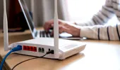 Metoda ieftină care poate direcționa mai eficient semnalul Wi-Fi în locuință. Ce să pui în spate la router?