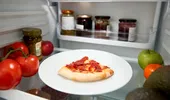 Se mai poate mânca pizza, dacă a stat mai mult de 24 de ore în frigider? Cât rezistă, de fapt