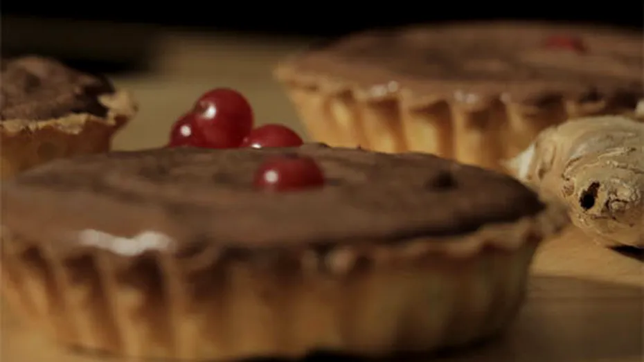 Mini-tarte cu mousse de ciocolată şi ghimbir - o reteta Video de la Anca Lungu