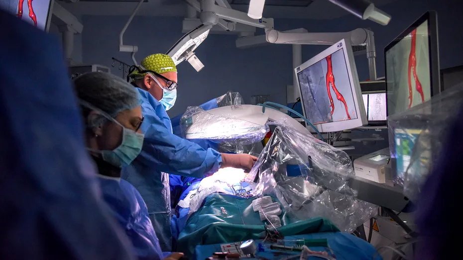 Inteligența artificială, utilizată în chirurgia cardiovasculară minim invazivă, în premieră pentru România