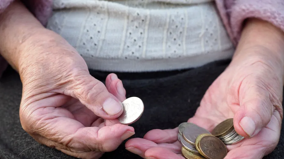 Sprijin financiar pentru pensionarii cu venituri mici în 2026. Ce sume se acordă automat și cine trebuie să depună cerere