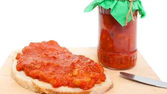 Cum pregătești o zacuscă delicioasă fără să se lipească de vas?