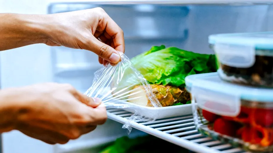6 alimente pe care nu ar trebui să le învelești în folie alimentară. Se strică mai repede