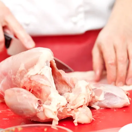 Cum dezosezi corect un pui, pas cu pas. Trucuri utile pentru a obține carne fragedă