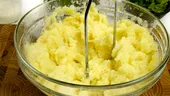 Ce să pui în piureul de cartofi să nu mai iasă uscat. Trucul pentru un piure reușit