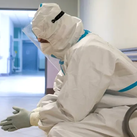 O tânără de 28 de ani a murit de ciumă. Aproape 200 de persoane, sub supraveghere medicală