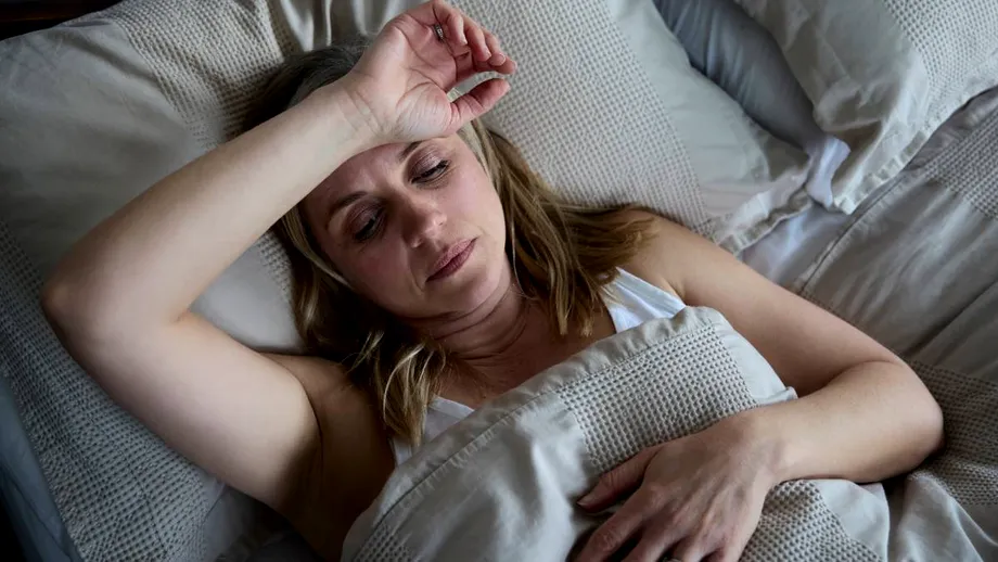 Ce să mănânci înainte de culcare să scapi de bufeuri și să nu mai transpiri noaptea