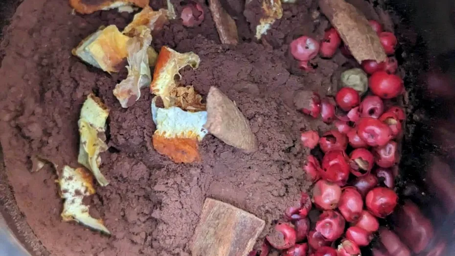 Cacao fierbinte cu piper roz - rețetă yummy, dar fără zahăr