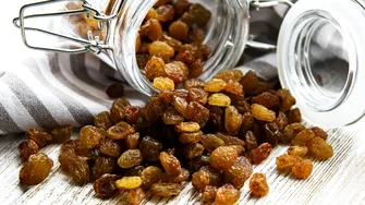 În ce să înmoi stafidele pentru cozonac. Trucuri simple pentru un gust desăvârșit