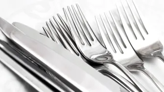 Cum cureți tacâmurile din argint acasă, fără soluții scumpe